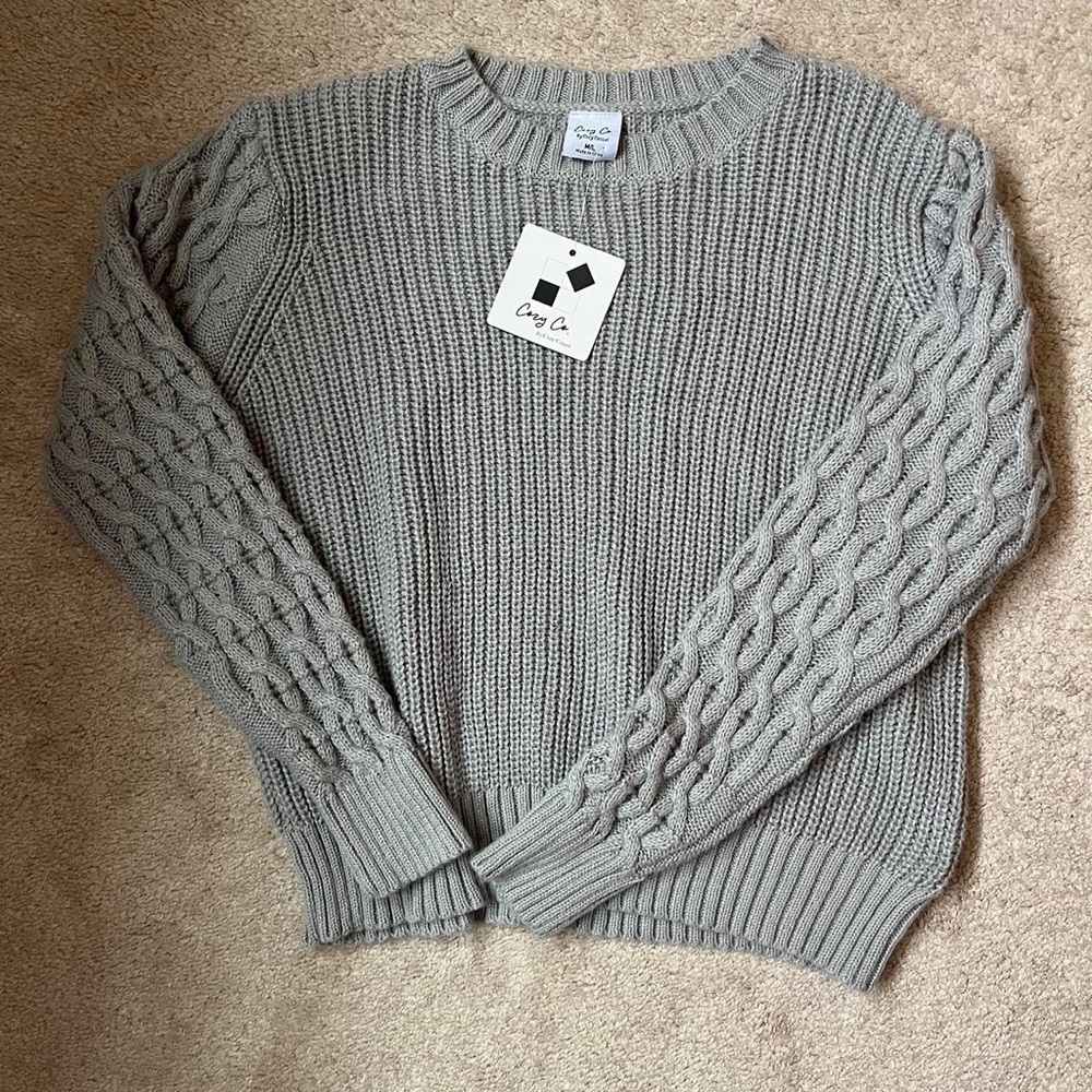 **⬇️📬** & 🚨3/$15 Cozy Co. by Cozy Casual grey sweater